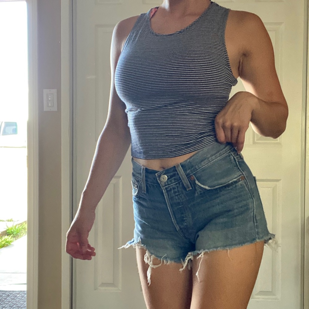SOLD!! Levi’s denim short shorts!